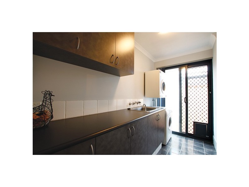 21 Hillwater Promenade, Beechboro WA 6063