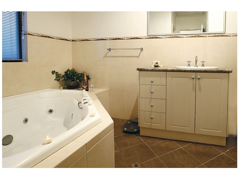 16 Archimedes Crescent, Tapping WA 6065