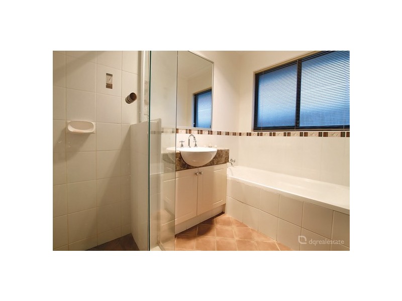 16 Archimedes Crescent, Tapping WA 6065