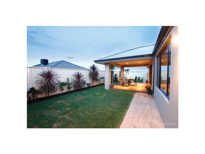 16 Archimedes Crescent, Tapping WA 6065