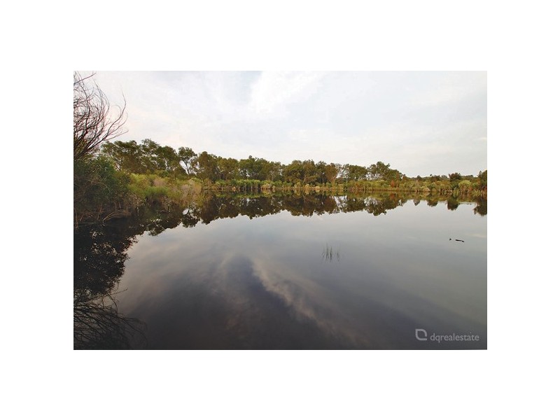 16 Archimedes Crescent, Tapping WA 6065