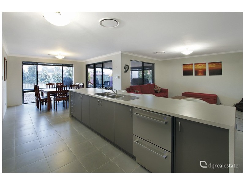 18 Bingarra Crescent, Tapping WA 6065