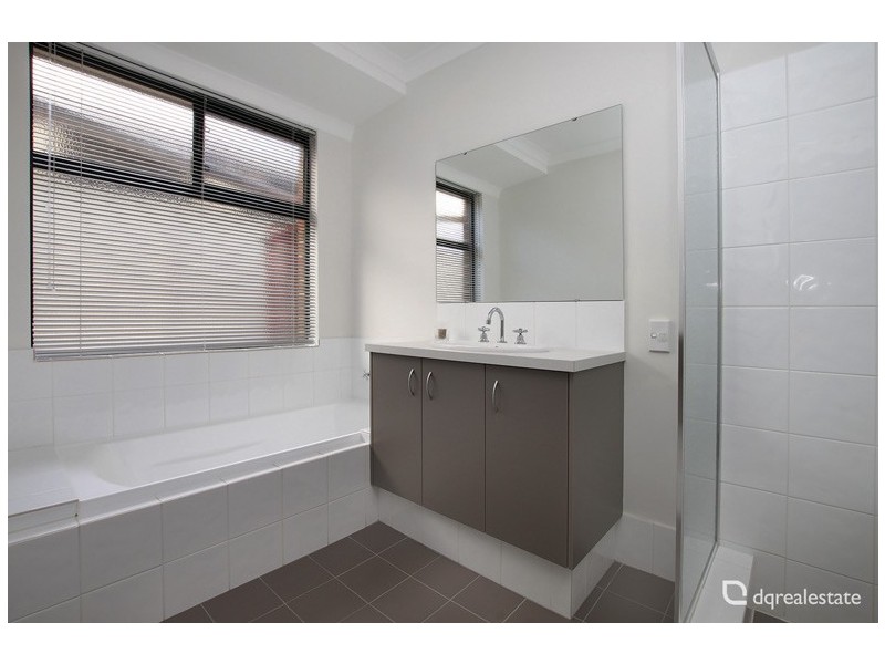 18 Bingarra Crescent, Tapping WA 6065