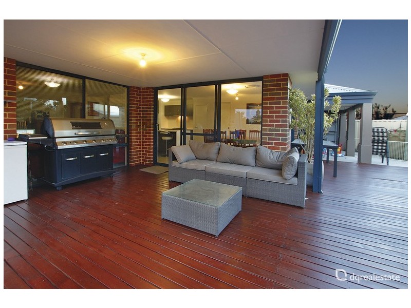 18 Bingarra Crescent, Tapping WA 6065