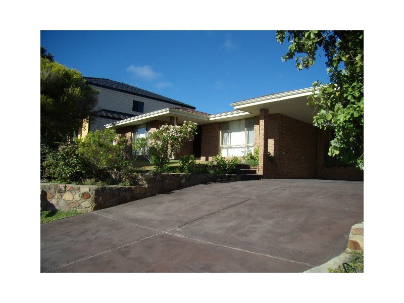 8 Crew Court, Ocean Reef WA 6027