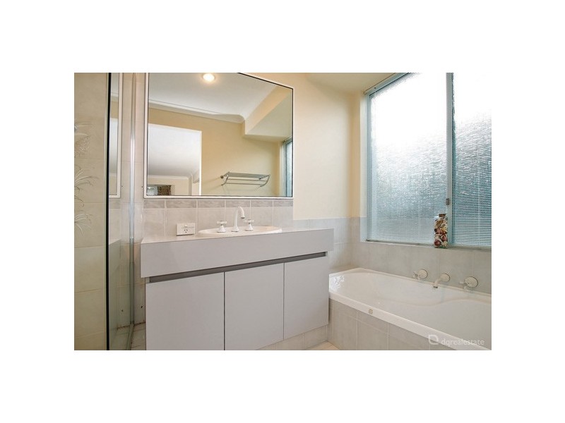 5 Buvelot Place, Woodvale WA 6026