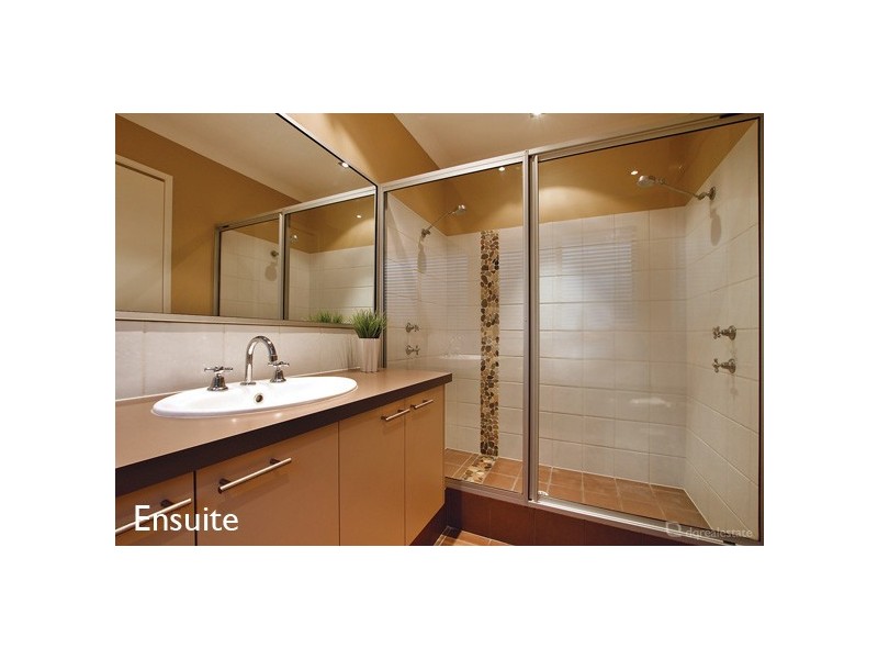 24 Crosthwait Circle, Tapping WA 6065