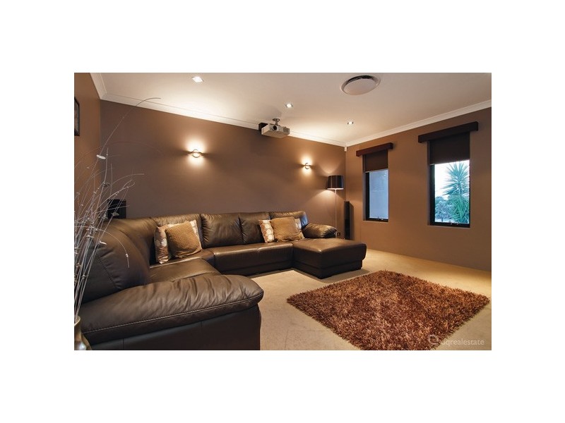 24 Crosthwait Circle, Tapping WA 6065