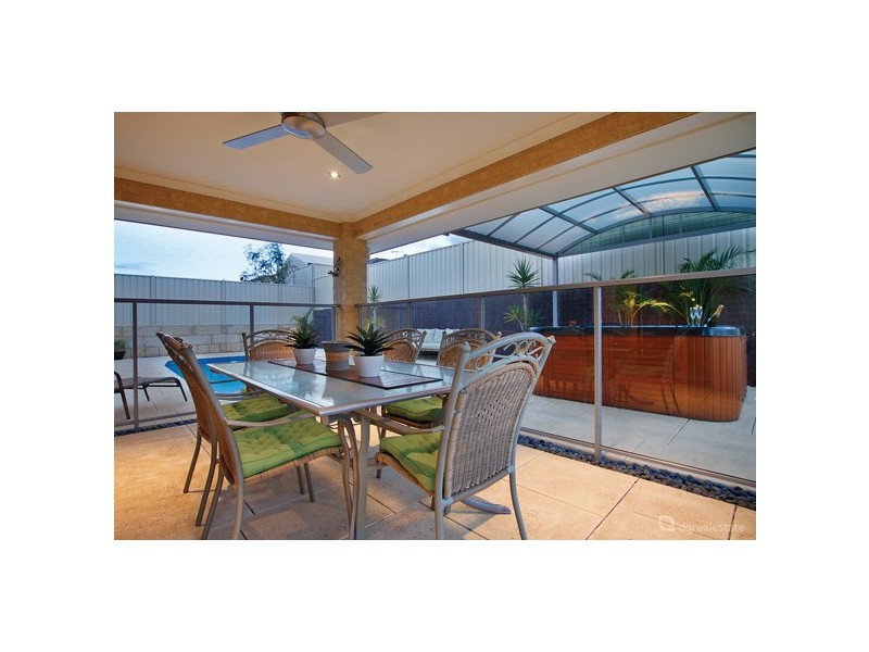 24 Crosthwait Circle, Tapping WA 6065