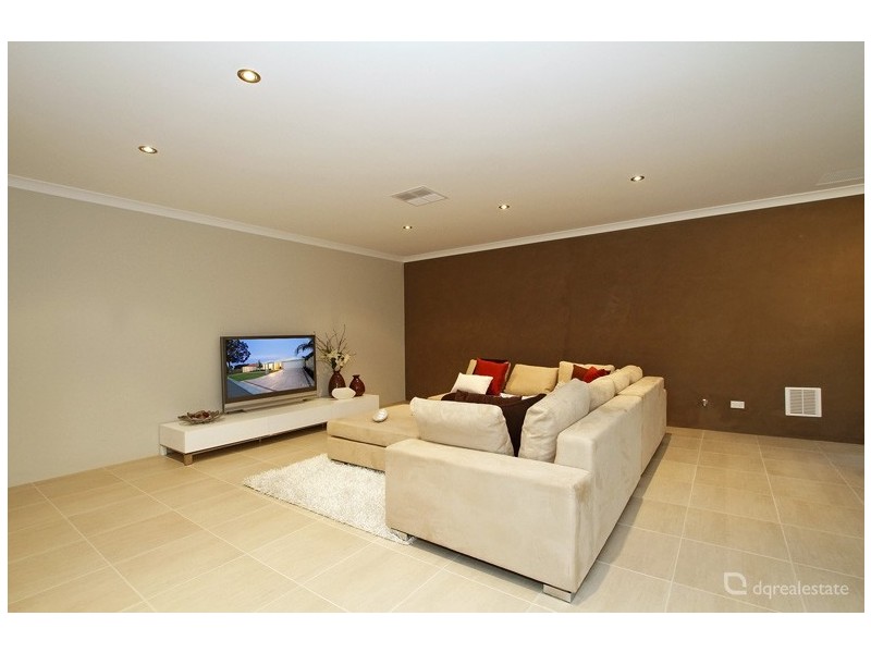 4 Cvitan Bend, Madeley WA 6065