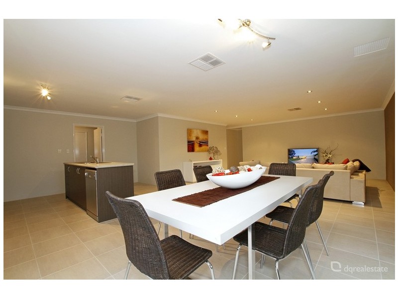 4 Cvitan Bend, Madeley WA 6065