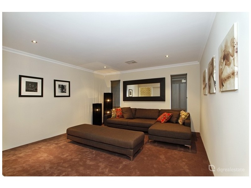27 Winnipeg Terrace, Wanneroo WA 6065