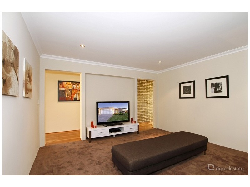 27 Winnipeg Terrace, Wanneroo WA 6065