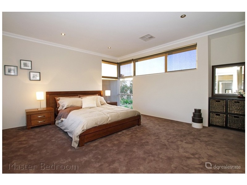 27 Winnipeg Terrace, Wanneroo WA 6065