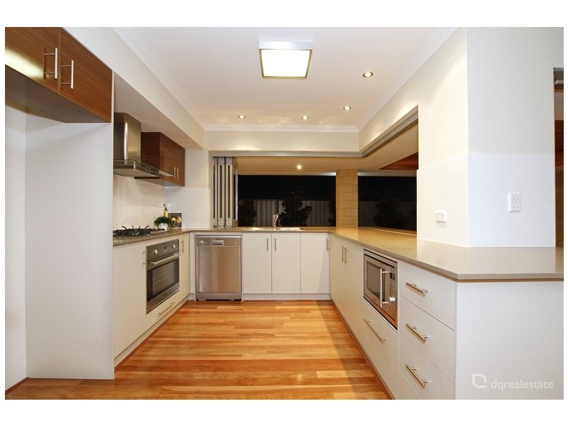 27 Winnipeg Terrace, Wanneroo WA 6065