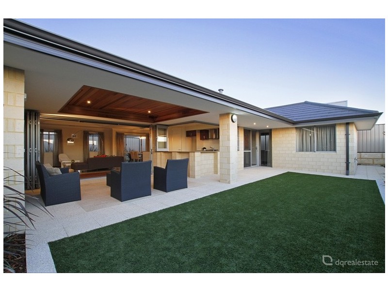27 Winnipeg Terrace, Wanneroo WA 6065