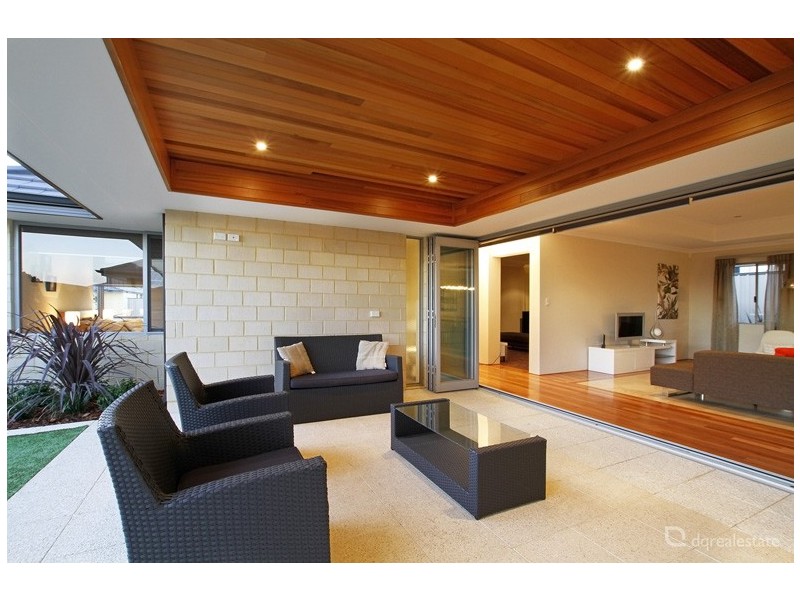 27 Winnipeg Terrace, Wanneroo WA 6065
