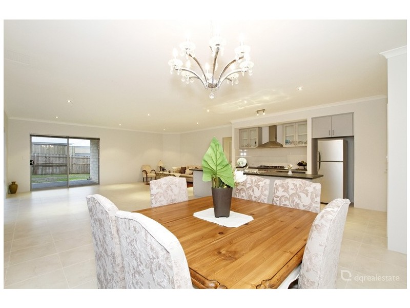 126 Lindsay Beach Blvd, Yanchep WA 6035