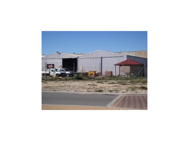 2/4 Furniss Road, Landsdale WA 6065