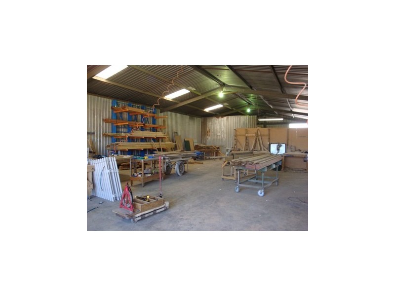 2/4 Furniss Road, Landsdale WA 6065