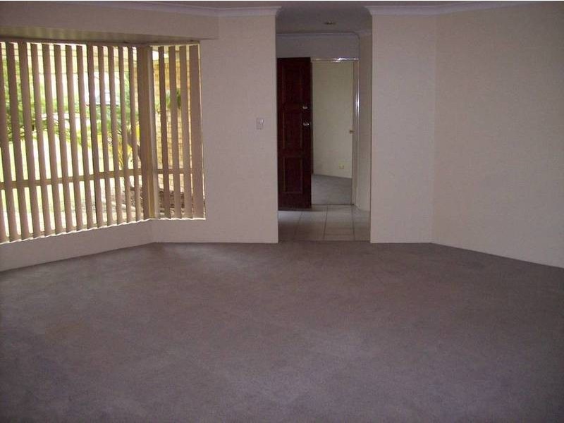 2 Oakland Close, Woodvale WA 6026