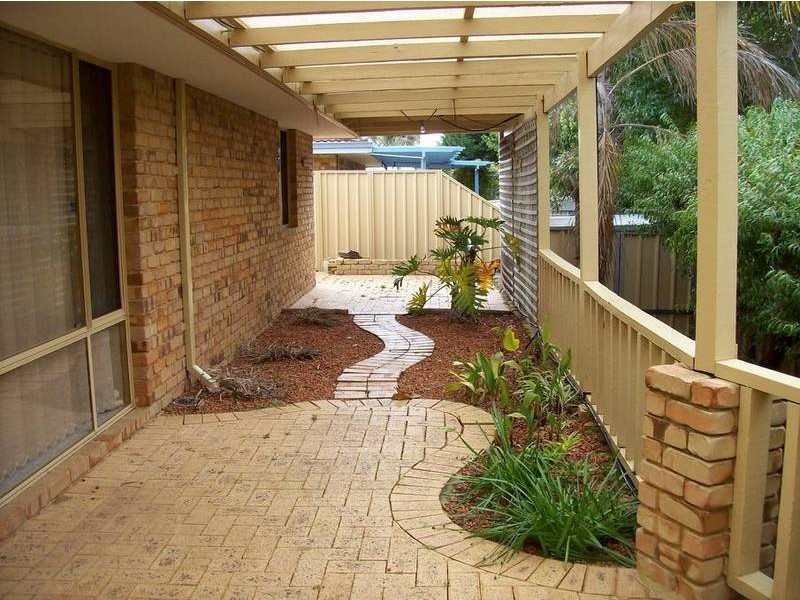 2 Oakland Close, Woodvale WA 6026