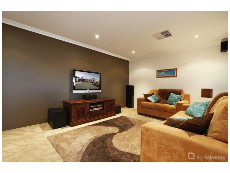 2 Zeppelin Way, Tapping WA 6065