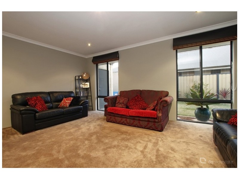 8 Hirundo Bend, Tapping WA 6065