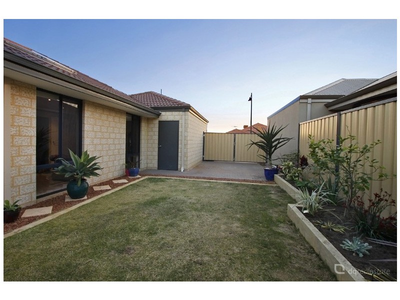 8 Hirundo Bend, Tapping WA 6065