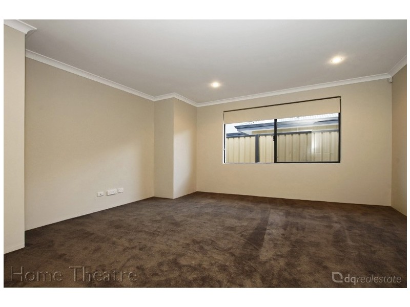 12 Dowitcher Turn, Tapping WA 6065