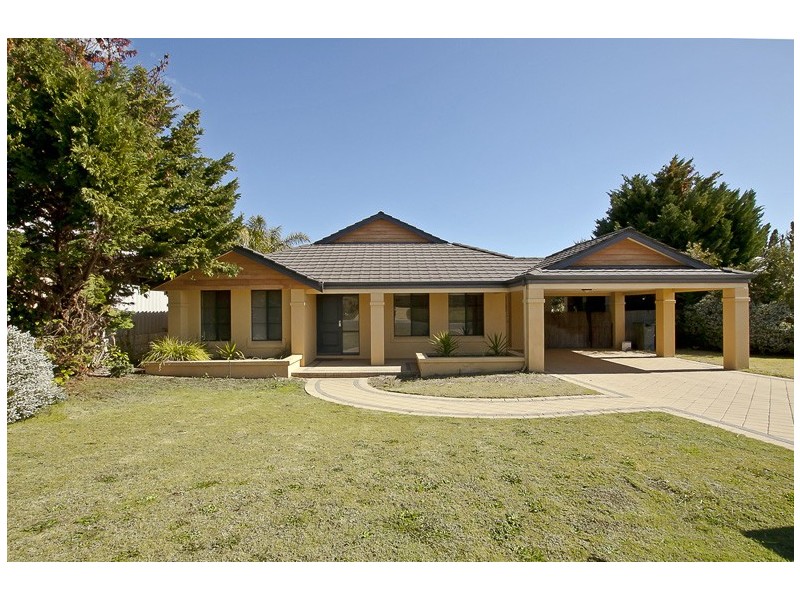 14 Carwoola Circle, Carramar WA 6031