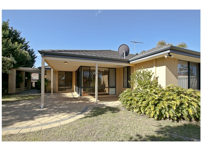 14 Carwoola Circle, Carramar WA 6031