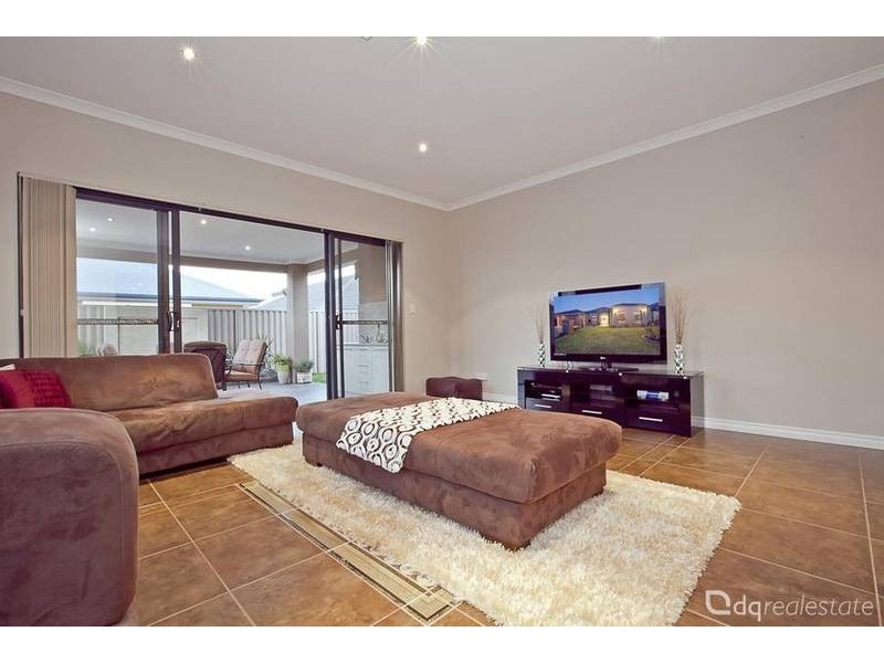 16 Castlebar Way, Darch WA 6065