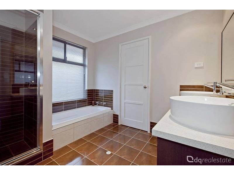 16 Castlebar Way, Darch WA 6065