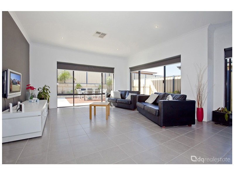 15 Pardalote Way, Tapping WA 6065