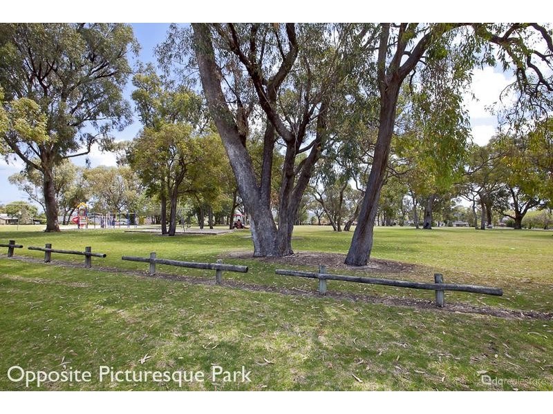 8 Waidup Street, Wanneroo WA 6065