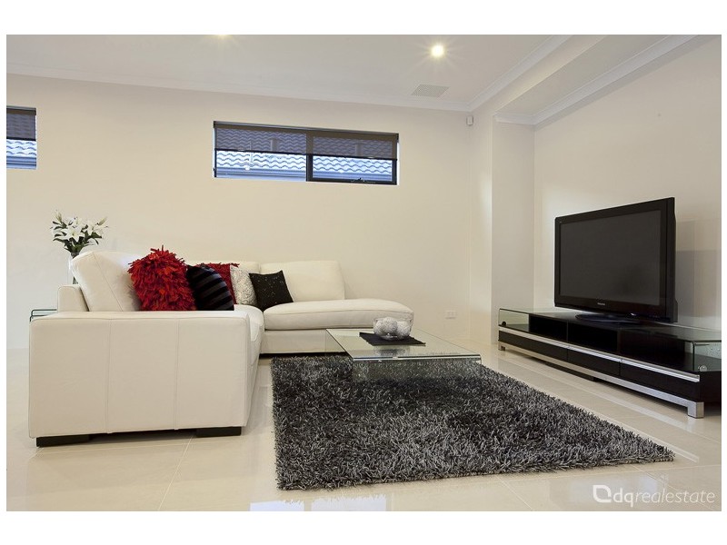 43 Botanic Avenue, Banksia Grove WA 6031