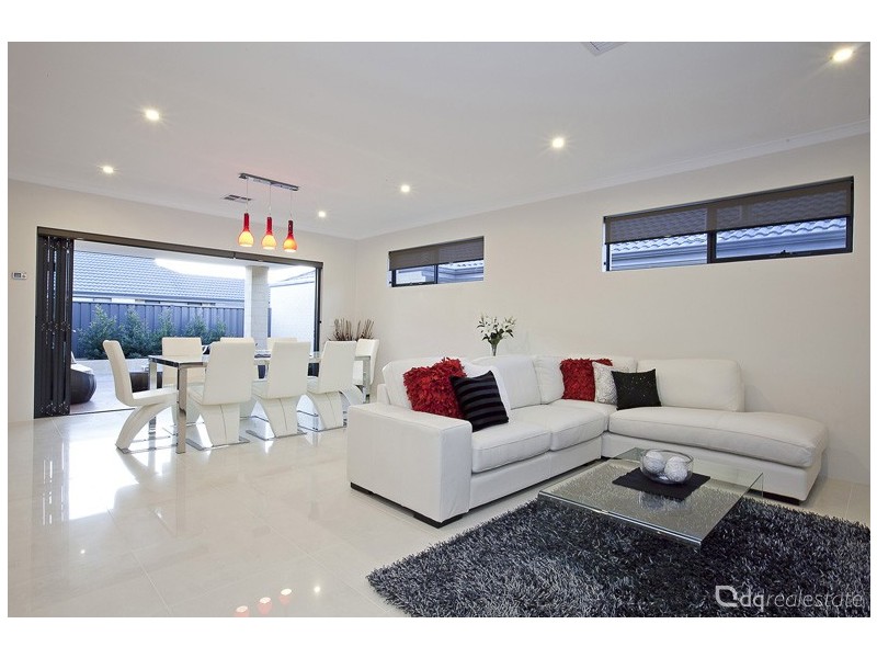 43 Botanic Avenue, Banksia Grove WA 6031