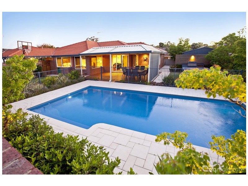 126 Chichester Drive, Woodvale WA 6026