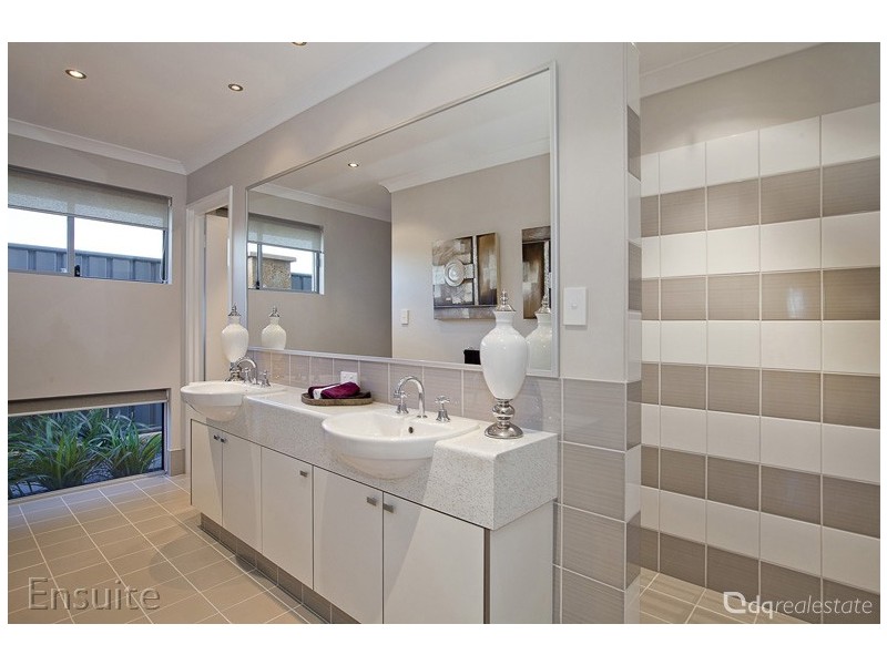 27 Botanic Ave, Banksia Grove WA 6031