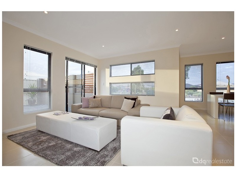 1/35 Van Gogh Road, Tapping WA 6065