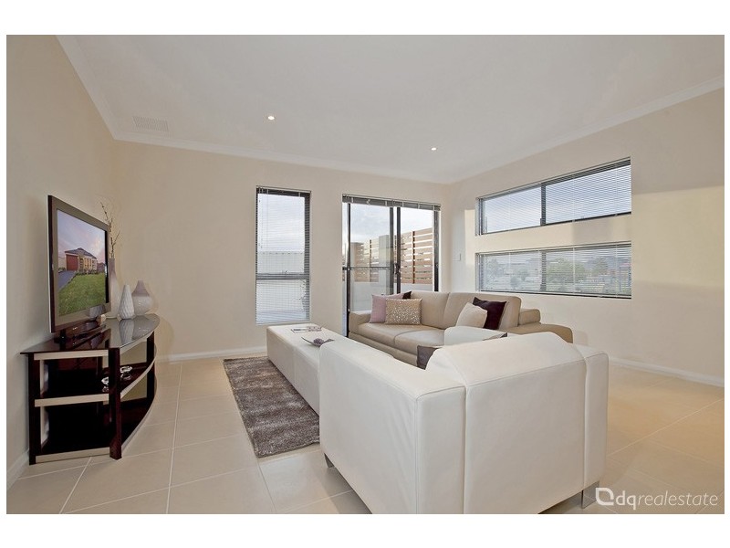 1/35 Van Gogh Road, Tapping WA 6065