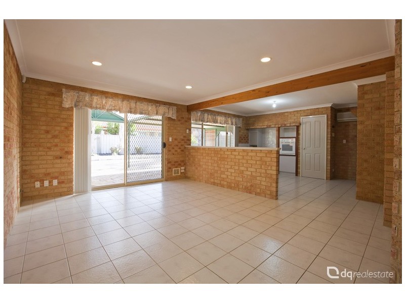 1 Plumdale Way, Woodvale WA 6026