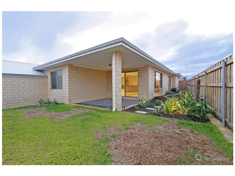 126 Lindsay Beach Blvd, Yanchep WA 6035