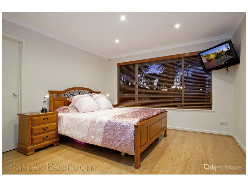 42 Plumdale Way, Woodvale WA 6026