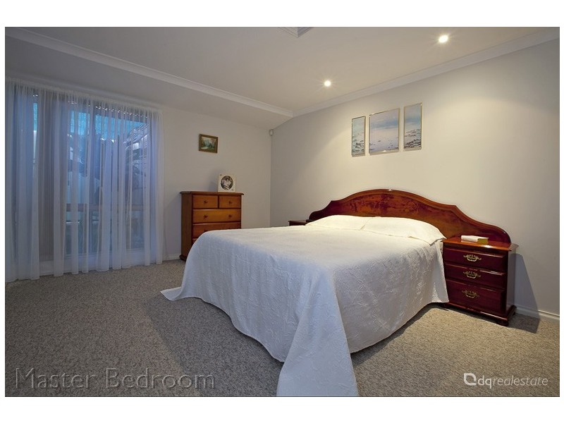 10 Monaro Way, Hocking WA 6065