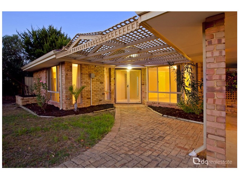 2 Oakland Close, Woodvale WA 6026