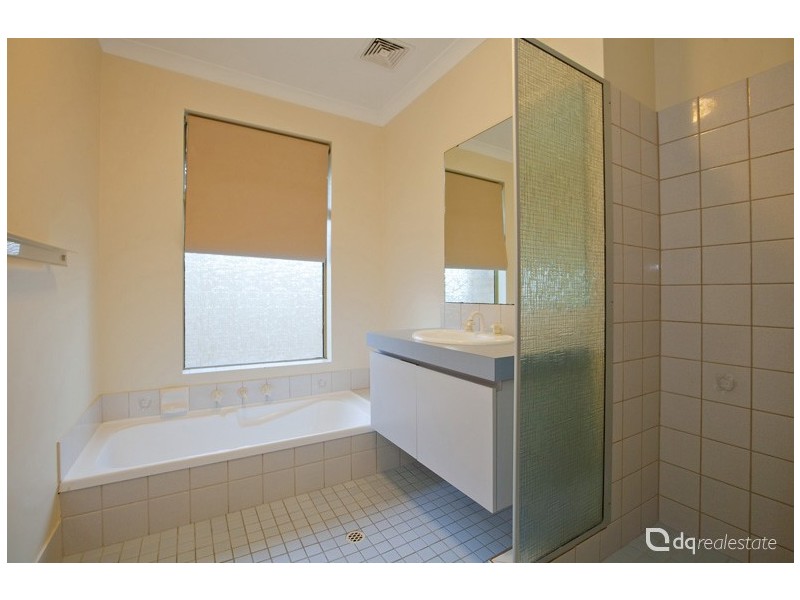 2 Oakland Close, Woodvale WA 6026