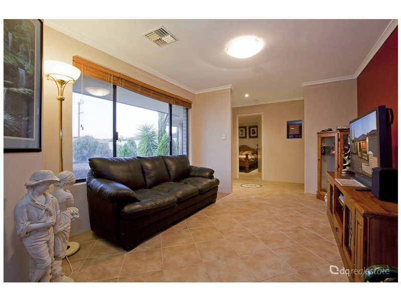 74 East Road, Pearsall WA 6065