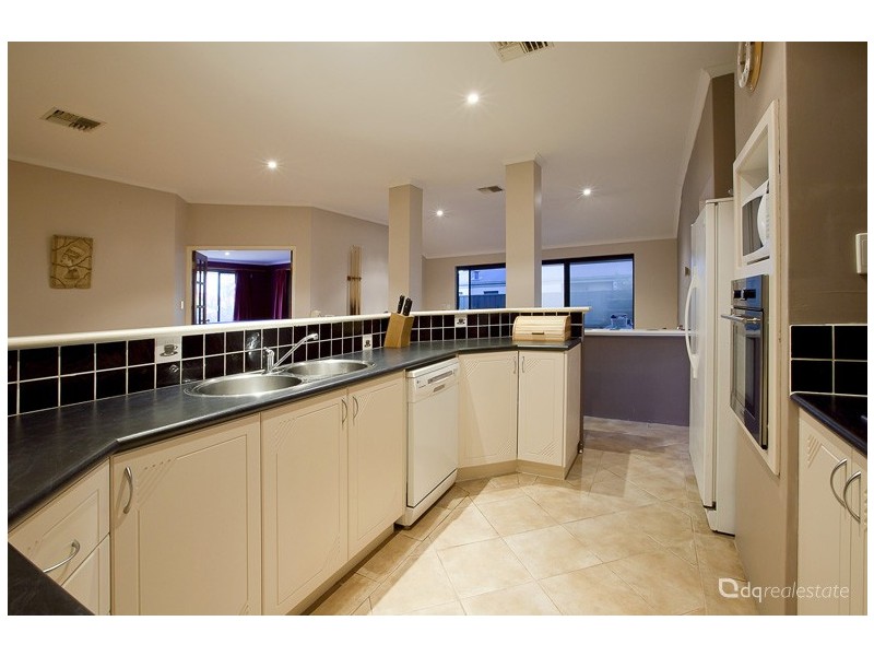 74 East Road, Pearsall WA 6065